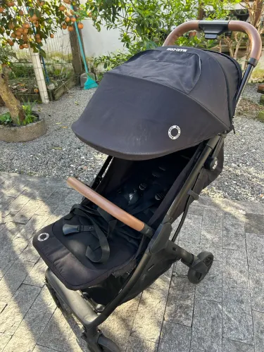 Trio carrinho de bebê, bebê conforto e Base veicular. Maxi-Cosi