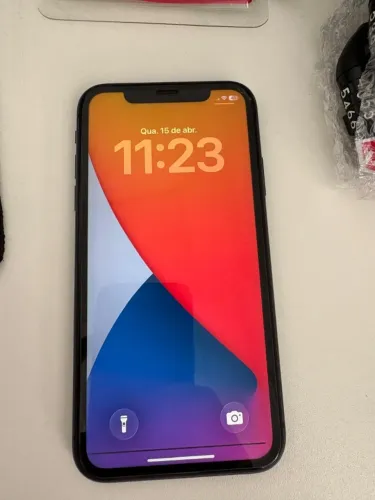 Vende-se iphone 11 com 128GB de memória