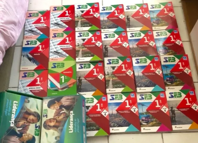 Livros 1º ano ensino médio SISTEMA FARIAS BRITO 