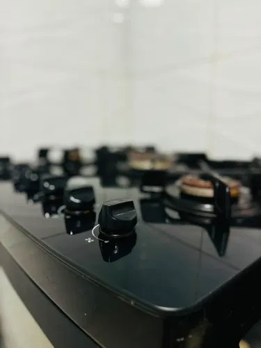 Vendo fogão consul, 5 bocas preto com mesa de vidro.