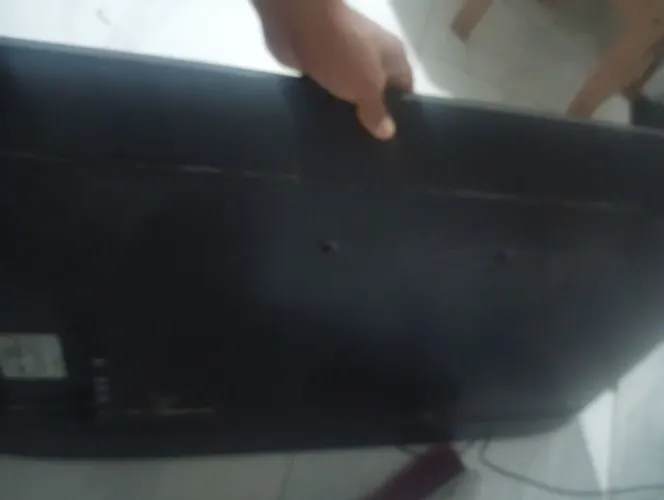TV SAMSUNG 6 MESES DE USO, PAROU DE FUNCIONAR, ESTÁ DANDO SINAL LIGANDO.