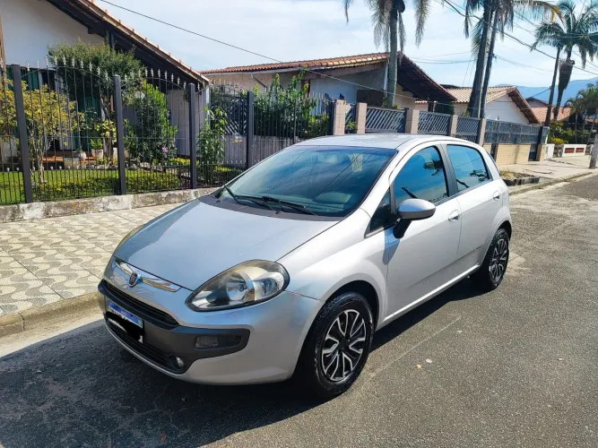 Fiat Punto Essence 1.6 Flex 16V 5P 2016