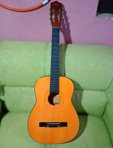 Violão sem corda usado em ótimo estado
