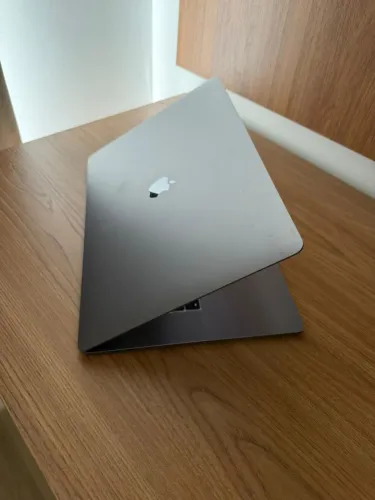 MacBook Pro 16 2019 i7 32GB RAM muito novo/ pouco usado