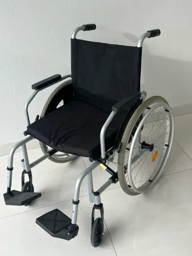 Cadeira de rodas 150kg larga
