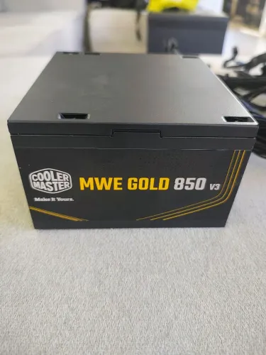 Fonte cooler master gold 850w quase nenhum uso