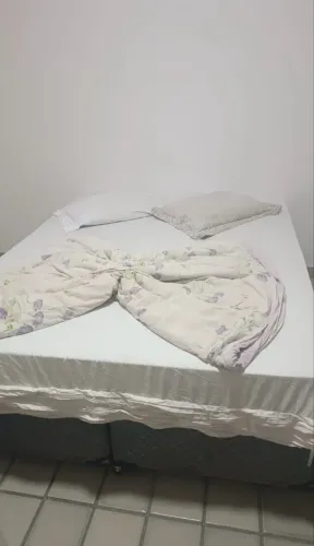 Alugo quarto em casa com piscina
