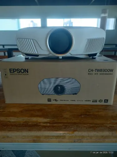 Epson EH-TW8300W 4K Wireless ? Modelo Premium ? Lâmpada 1300h