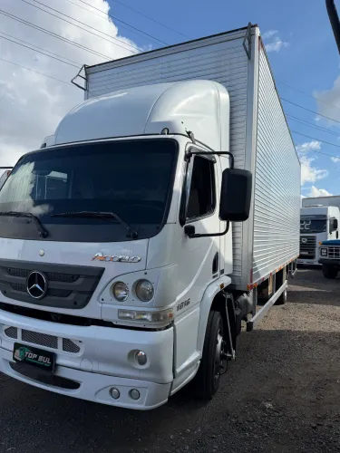 MBenz acelllo 1016 2013 baú de 7.20 mts por 2.70 altura 