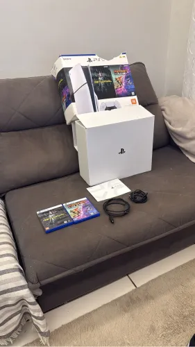PS5 Slim 1Tb com leitor de disco completo