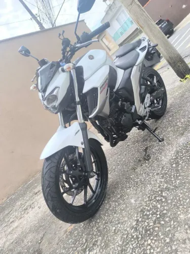 Moto Yamaha Fazer 250