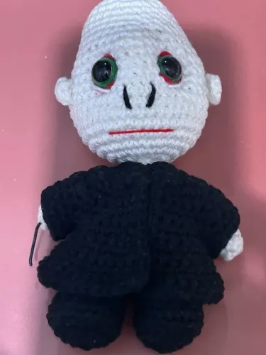 Enfeite Amigurumi Voldemort, inspirado em Harry Potter