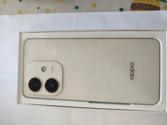 Celular oppo a60 com 256 GB e 8 de ram semi novo na caixa