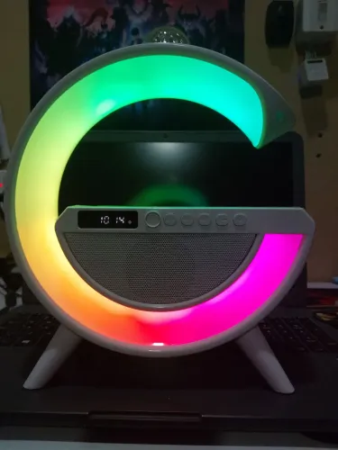 Luminária G Bluetooth com Relógio e Carregamento por indução