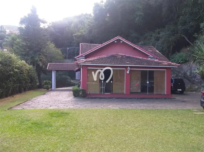 Casa à venda com 14850,00m² e 5 quartos em NOGUEIRA, PETRÓPOLIS - RJ
