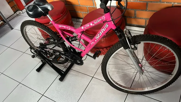 Venda de bicicleta c marchas nova.