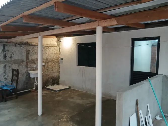Alugo casa/Kitnet no Uberaba.