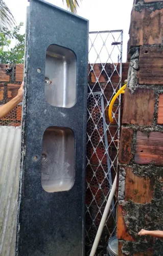 Pia de mármore com fundo inox 