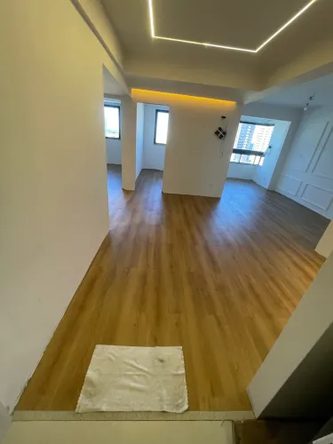 Instalação de piso vinílico, rodape, painéis em pvc e outros