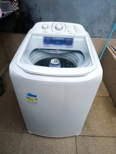 Máquina Eletrolux 12kg Muito conservada