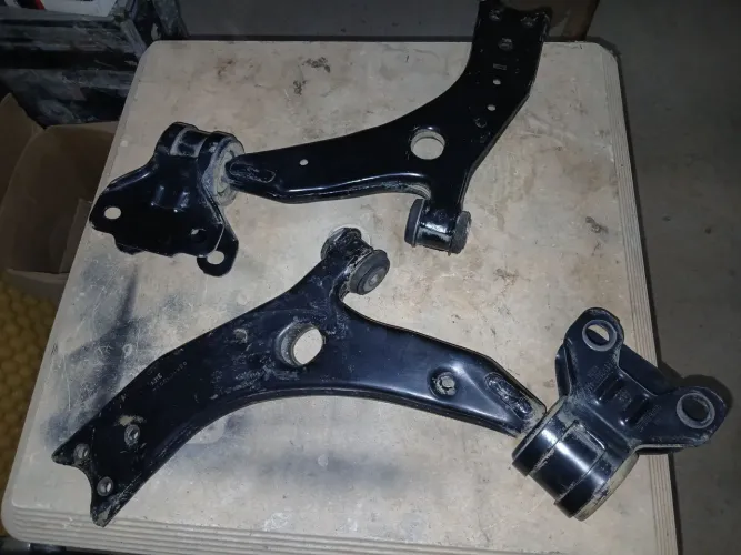 Par de Bandejas Focus MK3 (originais)