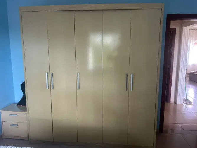 VENDO QUARDA ROUPA E COMODA