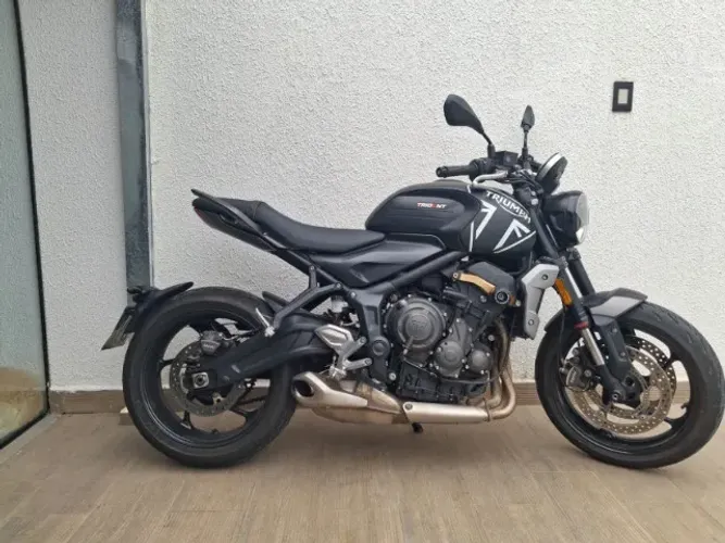 Triumph Trident 660 2023 (leilão) com 11 mil KM