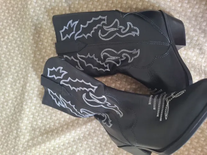 Vendo bota de couro
