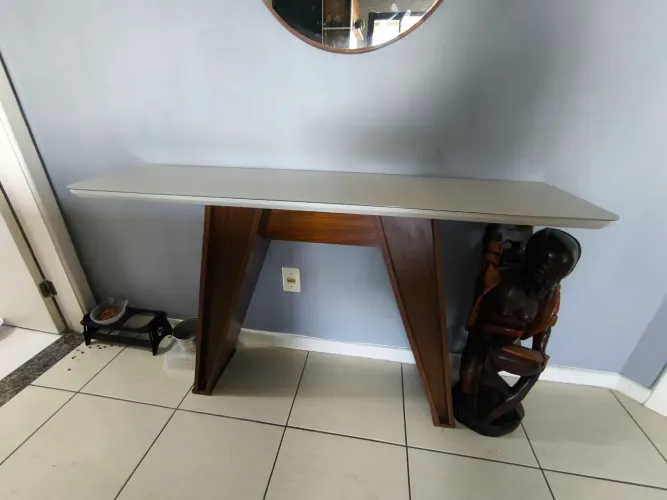 Aparador/buffet com tampo de vidro