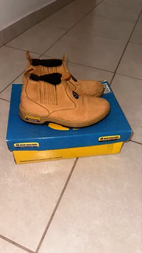 Botina new holland. 36