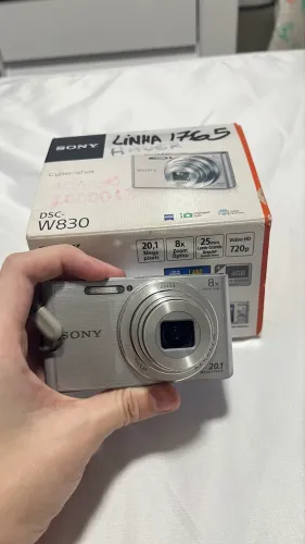 Câmera sony w830
