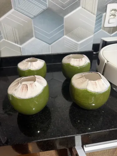 Coco de porcelana para tomar caipirinha da marca Água de coco 