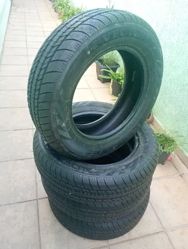 JOGO DE PNEUS ARO 14 Vectra JK Tire 165/70 "NOVOS SEM USO".