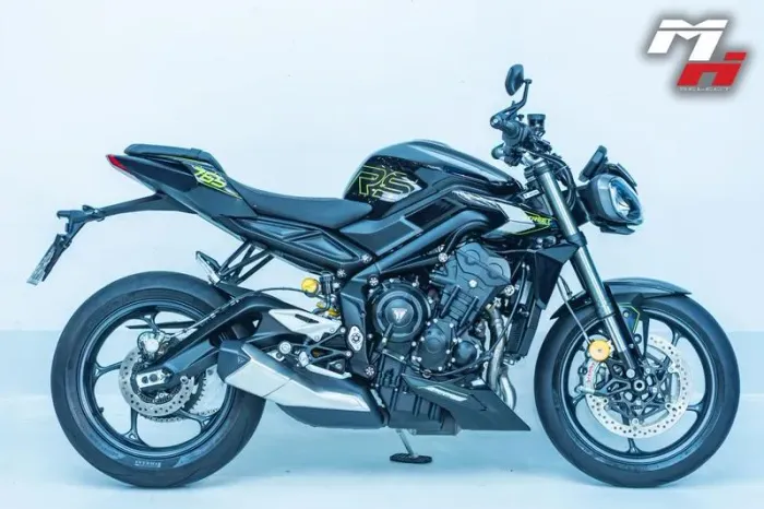 TRIUMPH STREET TRIPLE RS 2025