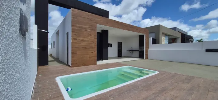 Casa à venda próxima ao mar - Pronta para morar