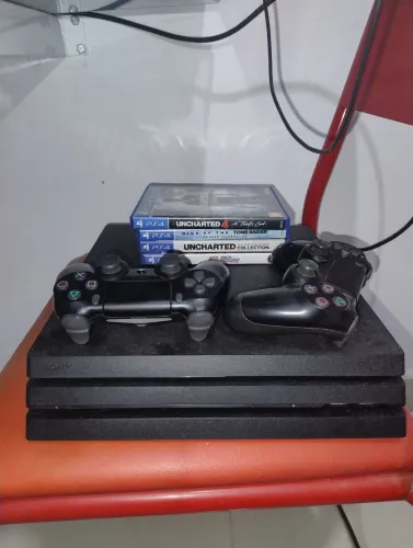 PS4 PRO 1TB + 2 controles + 7 jogos + 1 ano de PS Plus Deluxe