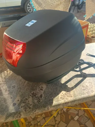 Vendo baú para cg160 fan 28litros 