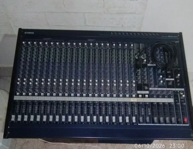 Mesa de som Yamaha mg24/14 FX. 