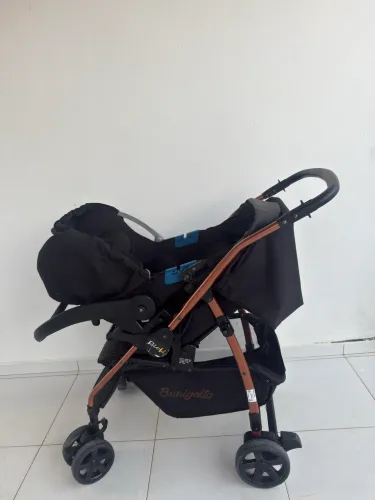 Carrinho de bebê e bebê conforto burigotto