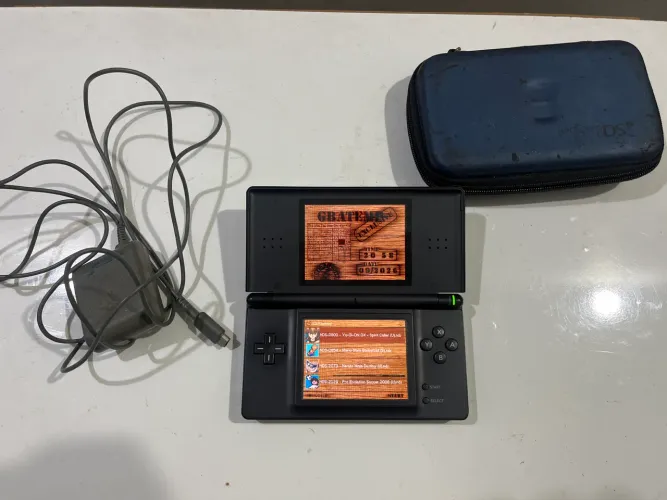 Nitendo DS LITE desbloqueado cartão R4