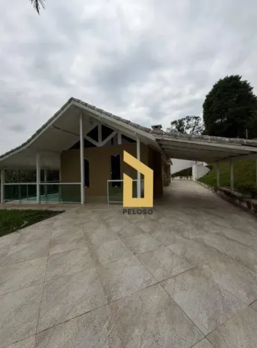 Casa à venda em condomínio Fechado | 340m² | 3 suítes | Área Gourmet | Piscina | 4 vagas |