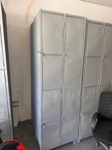 Roupeiro de aço 4 portas grande reformado