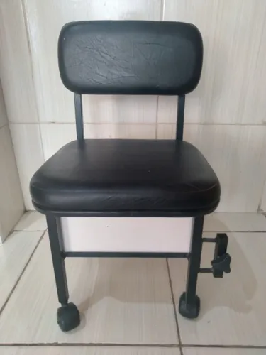 Cadeira para profissionais de manicure. 