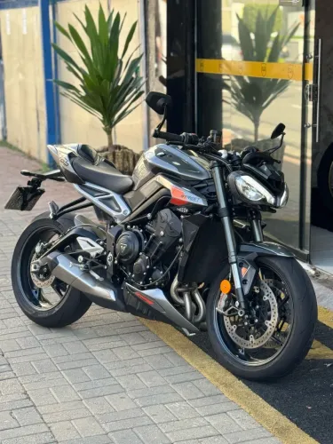 STREET TRIPLE 765 RS - OFERTA