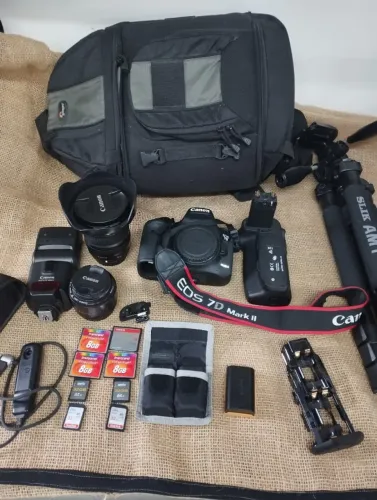 Camera dslr Canon 7D. Mark II. Em perfeito esta, sem marca de uso