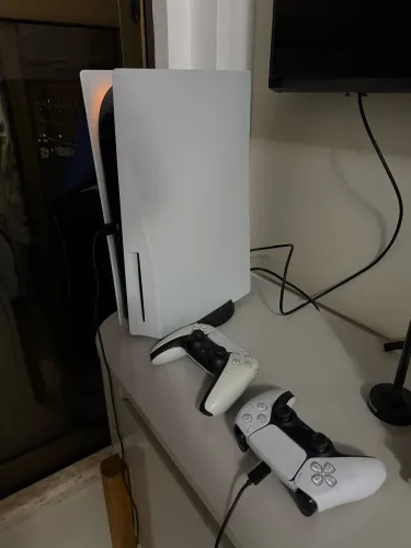 PS 5 - Midia Física + 2 controles 1TB