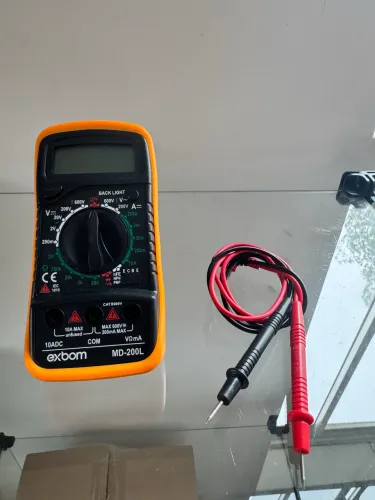 Fusível Auto Restaurador, Display Iluminado e Capa Emborrachada