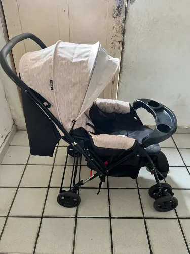 Carrinho de bebê + bebê conforto