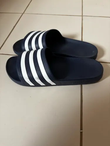 Chinelo Adidas Adilette Unissex - Azul (Pouco Usada)