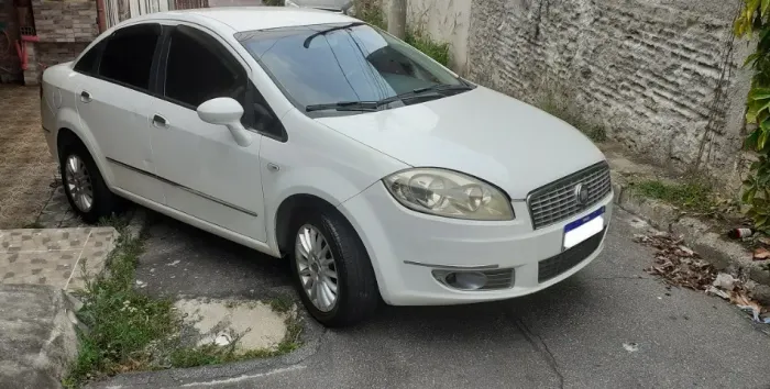 Fiat Linea Essence 1.8 Flex 16V 4P 2012